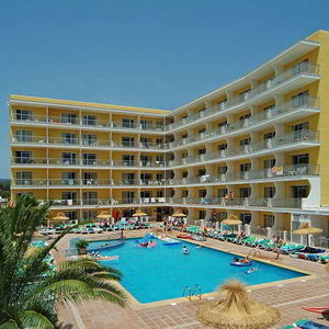 Sejur Leonardo Suites Hotel Ibiza Santa Eulalia vacanta Es Canar