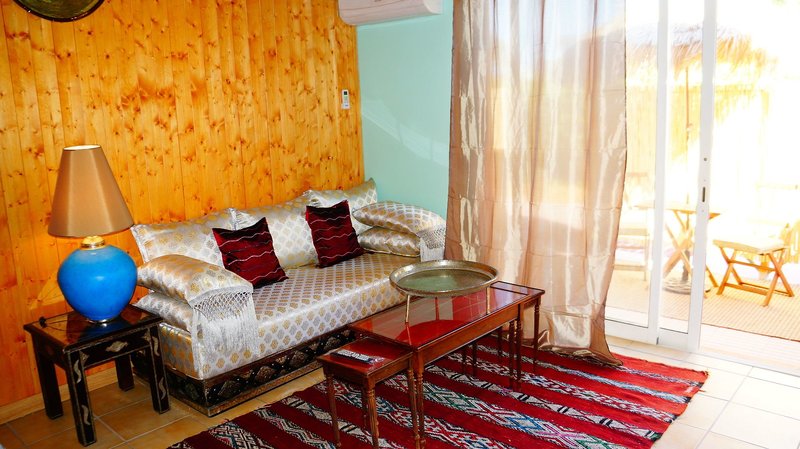 Inn Seventies Cheap & Chic