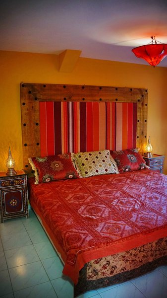 Inn Seventies Cheap & Chic