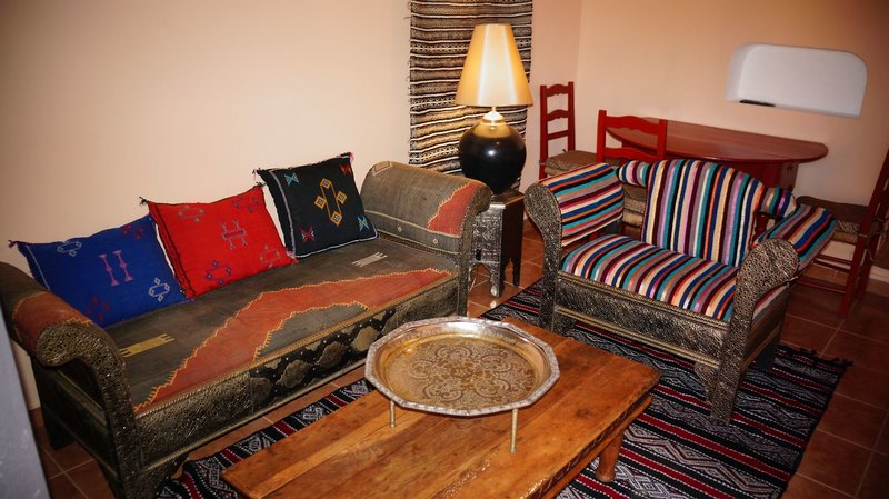 Inn Seventies Cheap & Chic