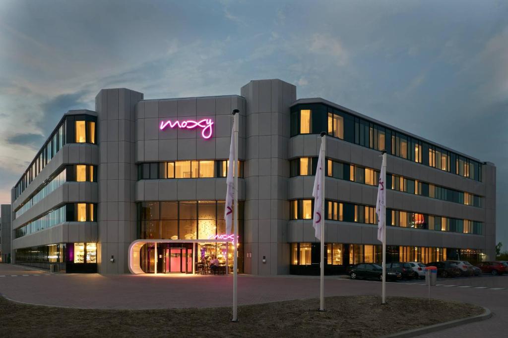 Hotel Moxy Amsterdam Schiphol Airport (25 Km From Amsterdam)