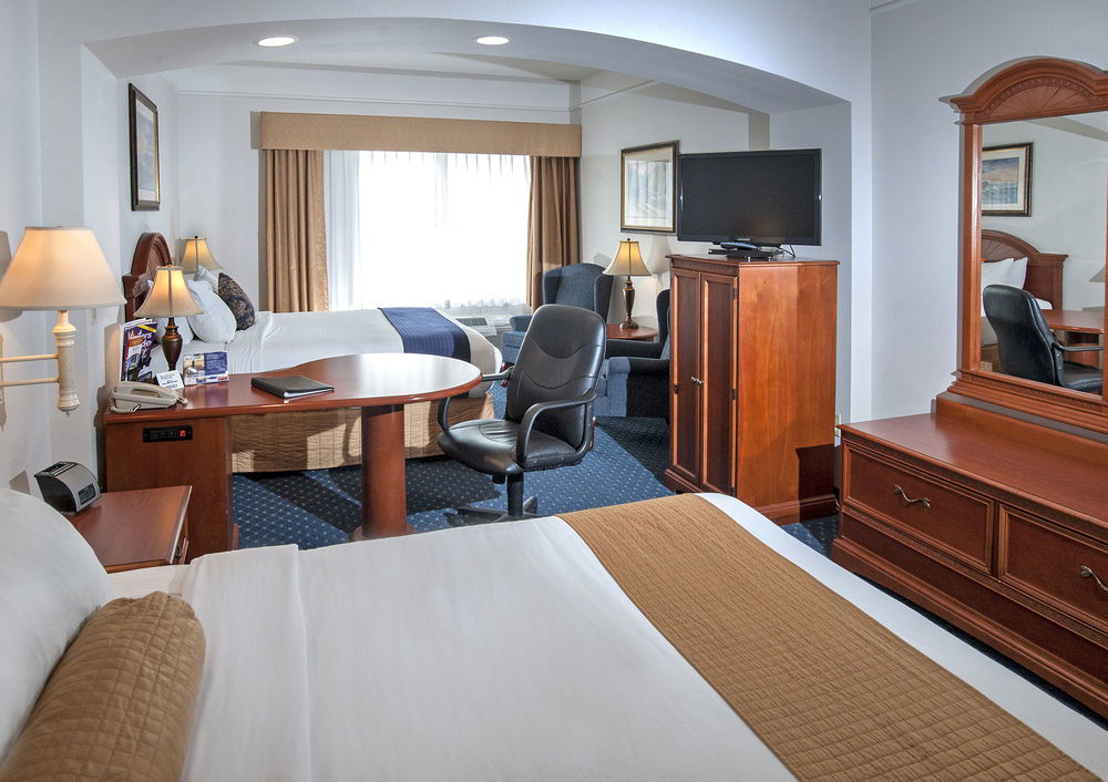 Hotel Lexington Inn And Suites