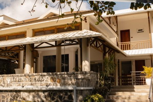 Hotel Le Peninsula Bay Beach Resort cazare Blue bay
