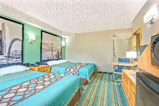 Hotel Super 8 By Wyndham Toronto East On