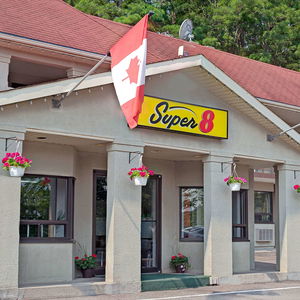 Hotel Super 8 By Wyndham Niagara Falls North cazare Niagara Falls