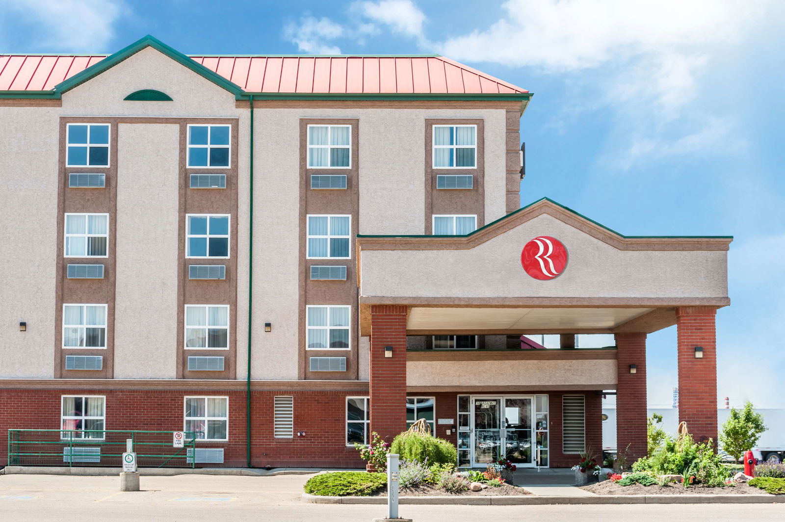 Hotel Ramada By Wyndham Sherwood Park