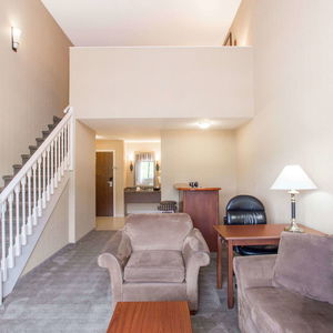 Hotel Ramada By Wyndham Kelowna Hotel & Conference Center cazare Kelowna