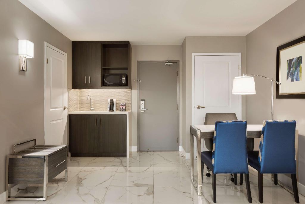 Hotel Embassy Suites By Hilton Toronto Airport