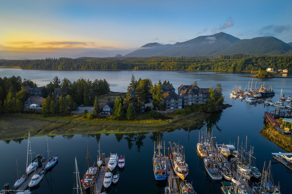 Hotel Water's Edge Shoreside Suites