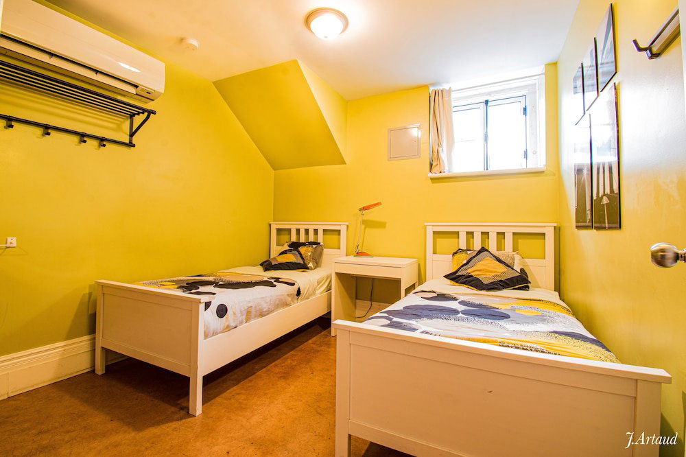 Hotel Auberge Du Plateau - Hostel