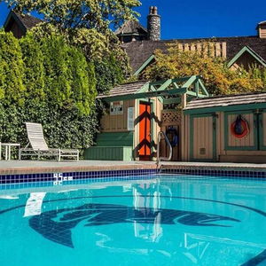 Hotel Painter's Lodge cazare Campbell River