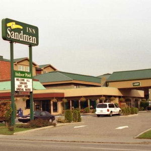 Hotel Sandman Hotel & Suites Vernon cazare Vernon