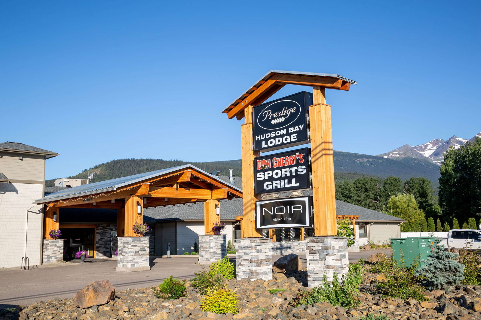 Hotel Prestige Hudson Bay Lodge