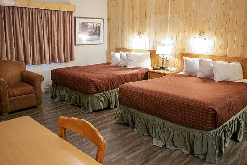 Hotel Aspen Village Inn
