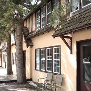 Hotel Crandell Mountain Lodge Waterton Park cazare Alberta