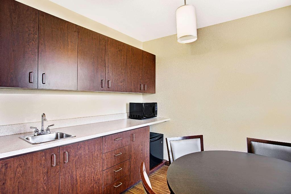 Hotel Super 8 By Wyndham Lachenaie/Terrebonne