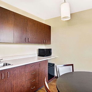 Hotel Super 8 By Wyndham Lachenaie/Terrebonne cazare Montreal