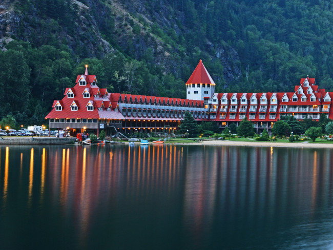 Hotel Three Valley Lake Chateau Ltd.