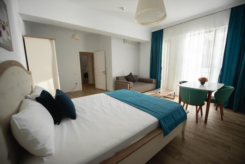Solid Magic Apart Hotel