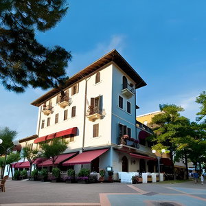 Hotel Villa Erica cazare Grado