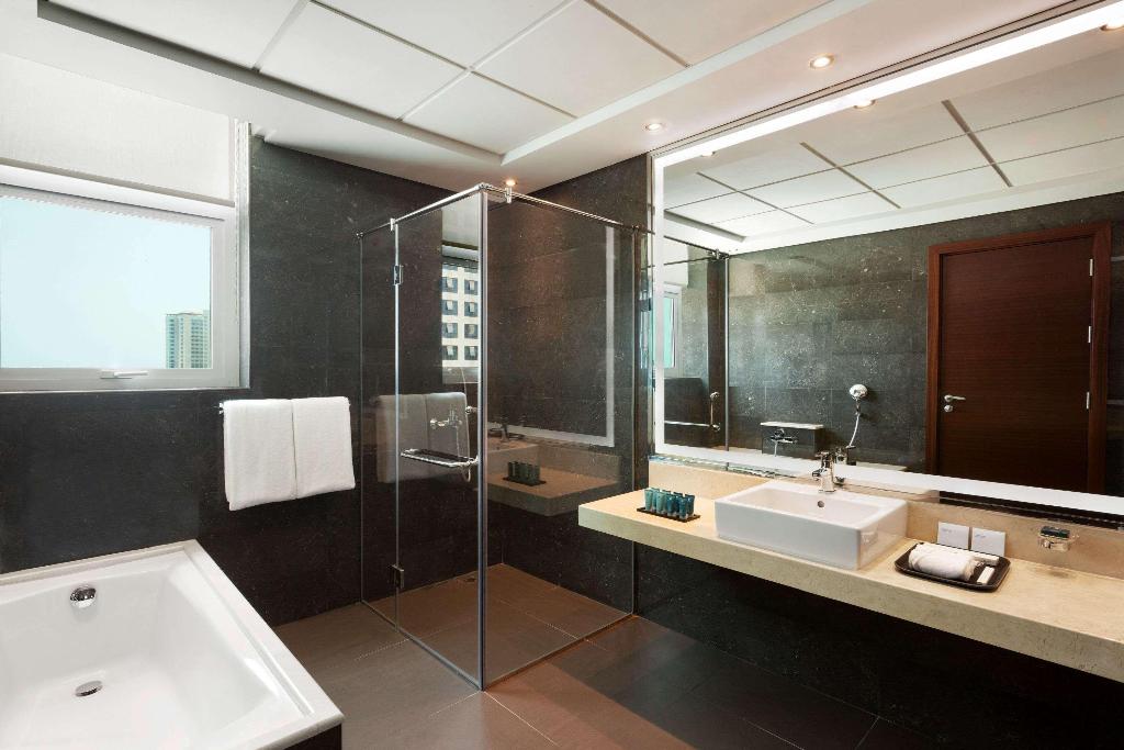 Hotel Ramada By Wyndham Manama City Centre