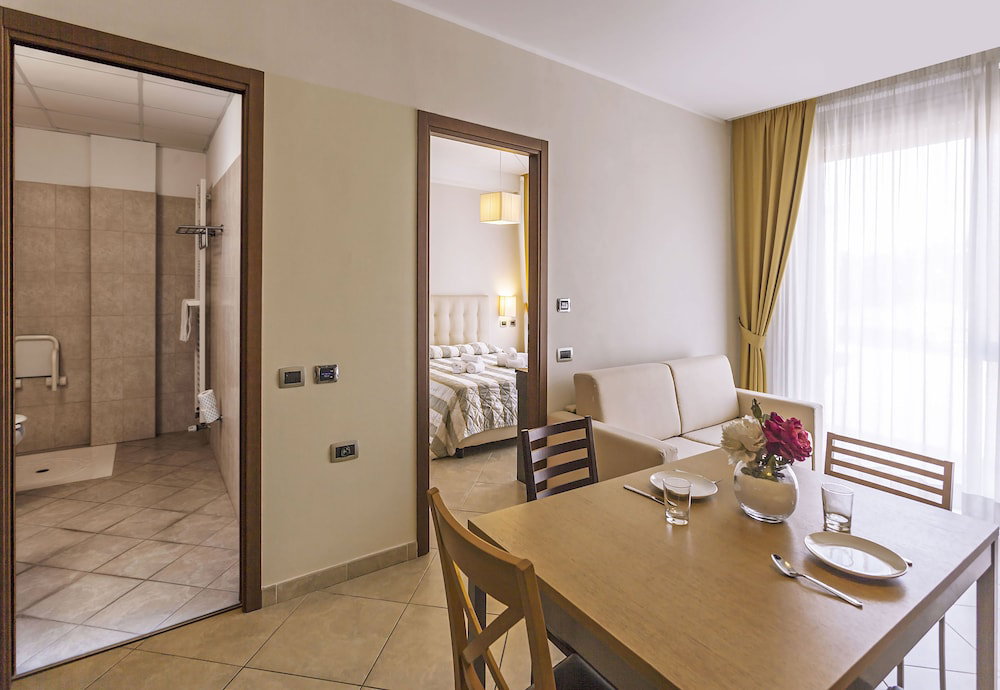 Aparthotel Anghel )