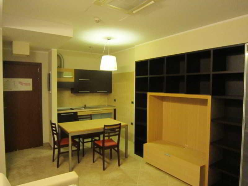 Aparthotel Anghel )