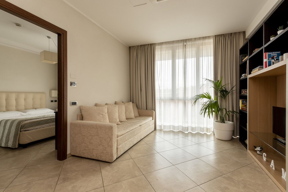 Aparthotel Anghel )