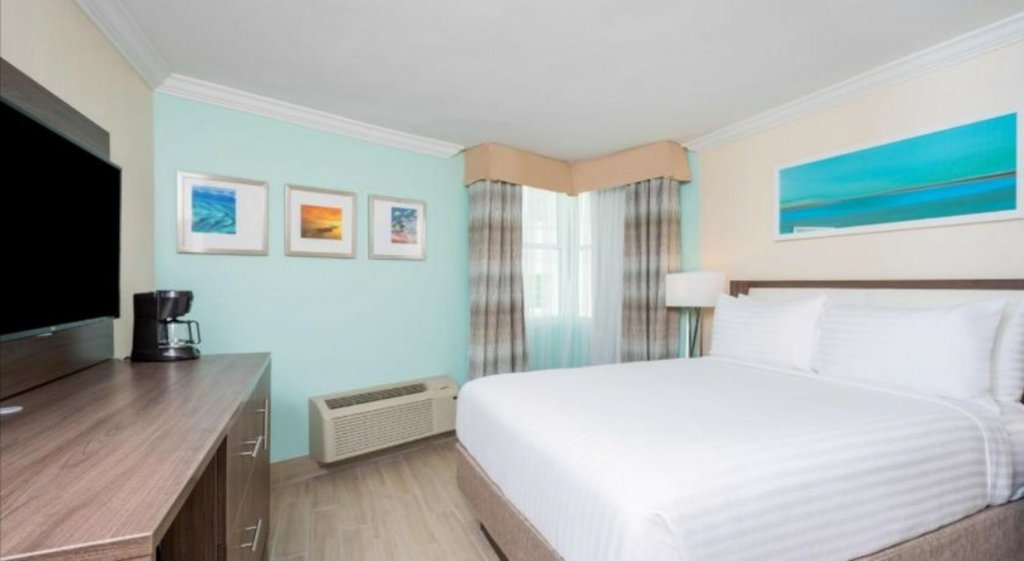 Hotel Holiday Inn Express And Suites Nassau
