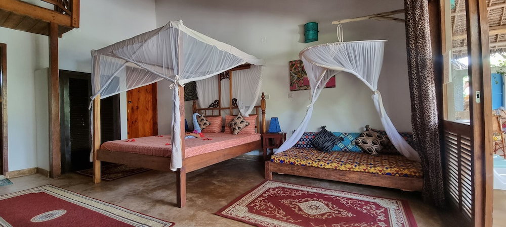 Hotel Salama & Mbuyuni Bungalows