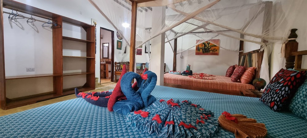 Salama & Mbuyuni Bungalows