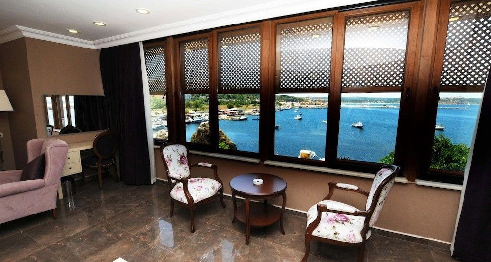 Phellos Suites