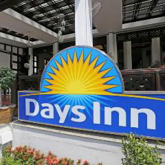 Sejur Days Inn By Wyndham Patong Beach Phuket vacanta Phuket