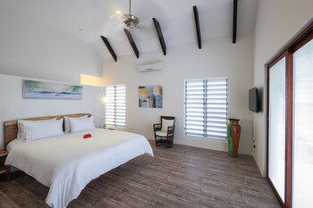 Hotel Naisoso Island Resort Villas