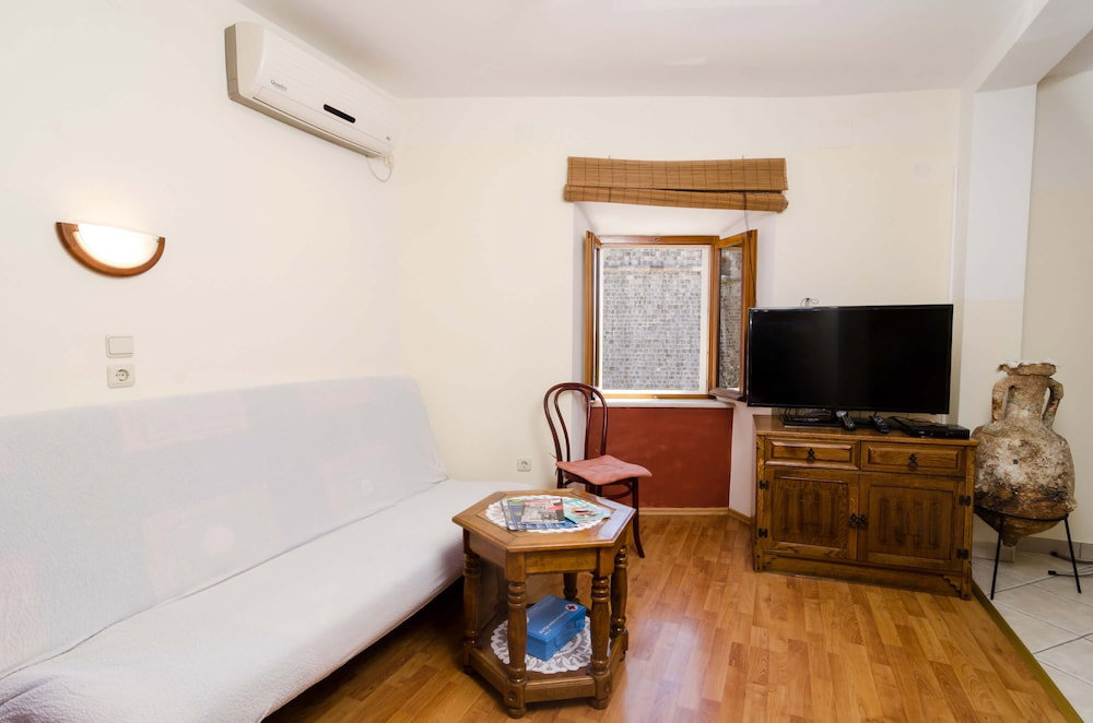 Hotel Studios Lončarica