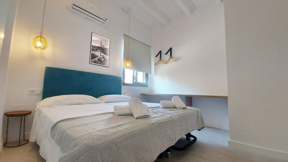 Hotel Hostal Castell De Lô