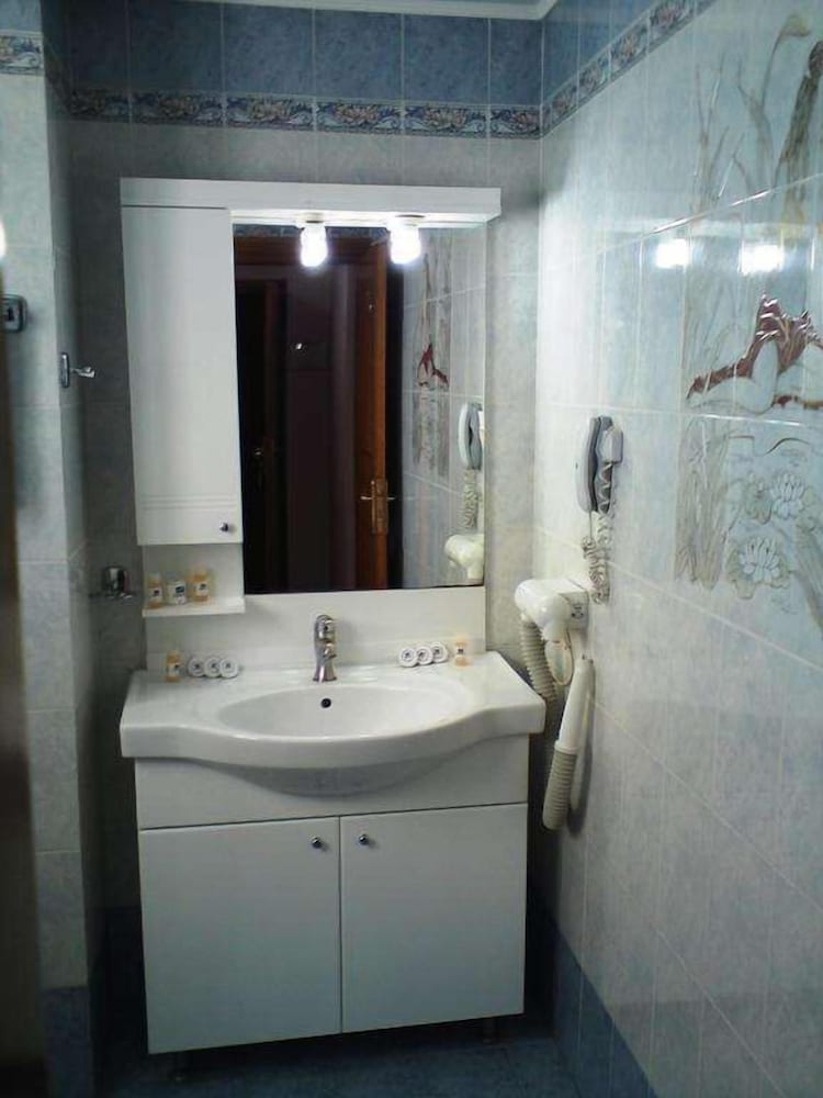Faros 2 Hotel