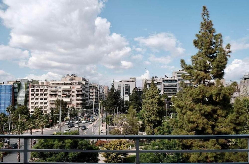 Hotel Synpiraeus Apartments & Studios
