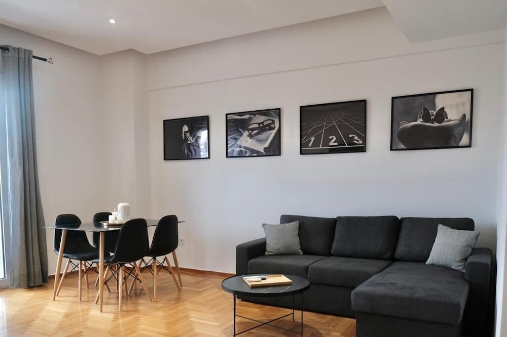 Synpiraeus Apartments & Studios