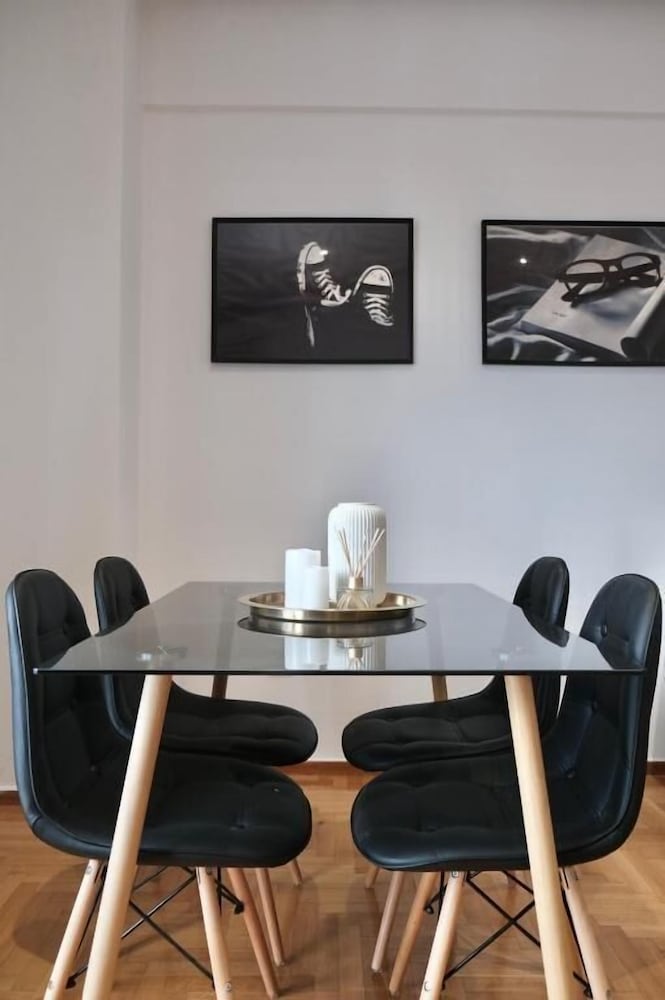 Synpiraeus Apartments & Studios