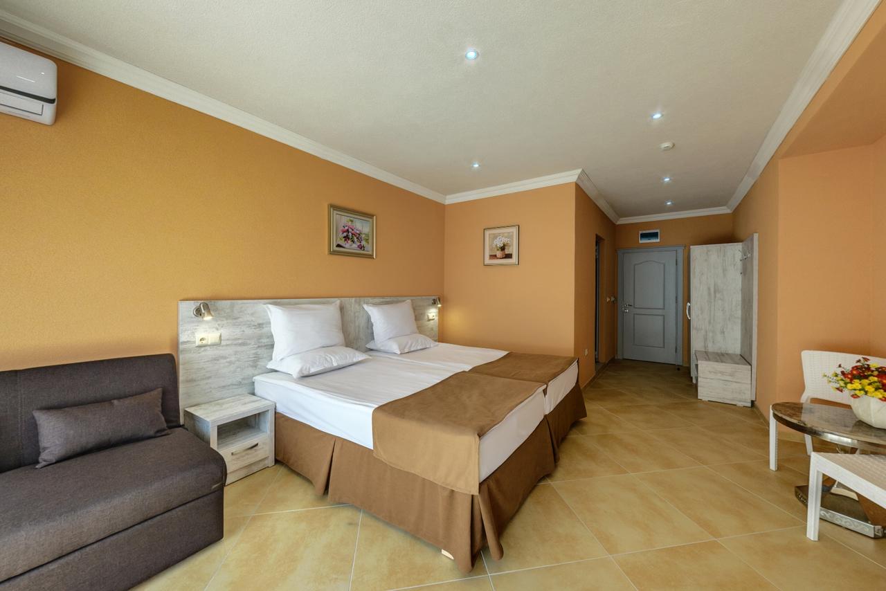 Riva Hotel