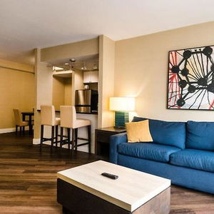 Hotel The Windsor Suites cazare New Philadelphia