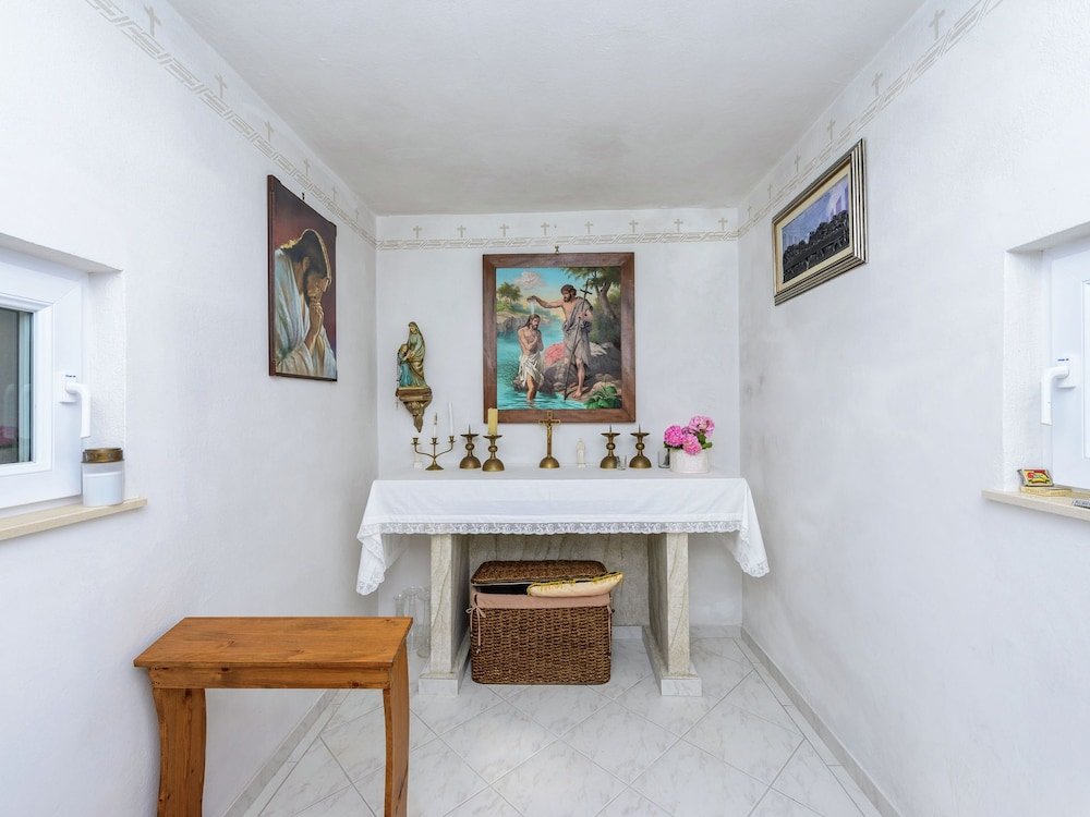 Lovely Mediterranean Home Near Beach With Private Open & Covered Terrace