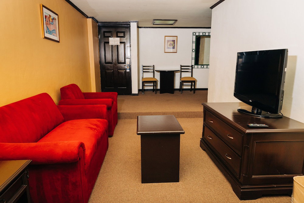 Hotel Plaza Hotel And Suites
