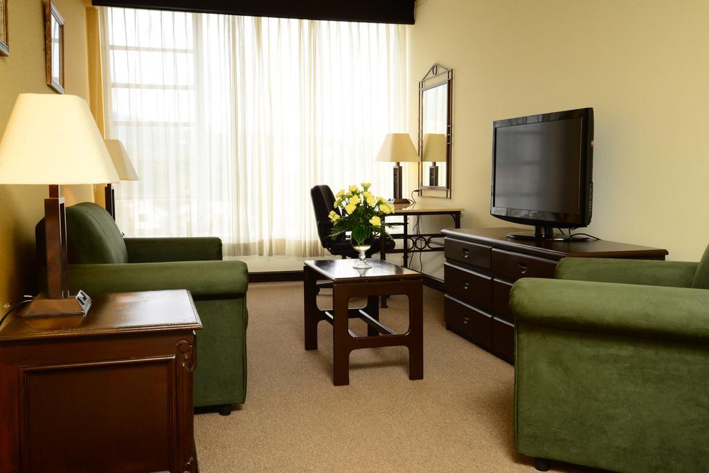Plaza Hotel And Suites