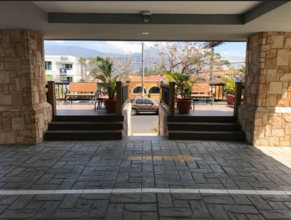 Beverly Hills Hotel & Suites San Salvador