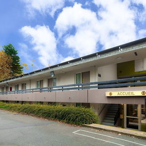 Sejur B&B Hôtel Louveciennes vacanta Louveciennes