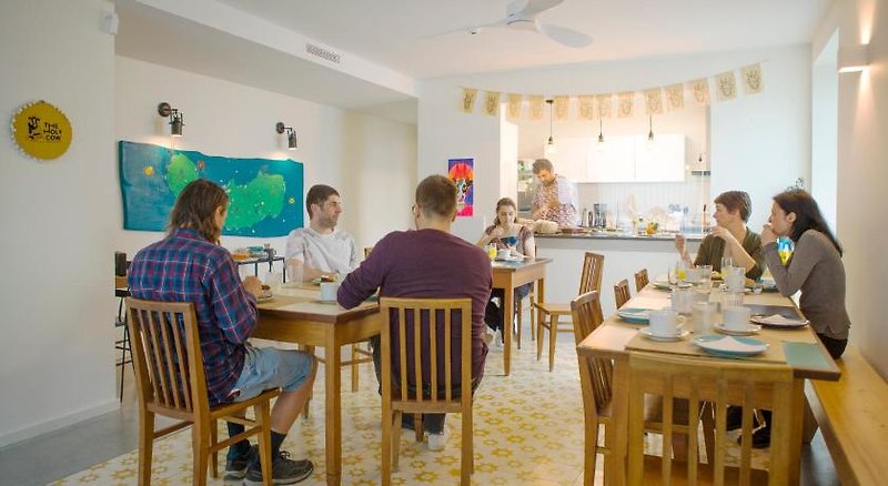 Hotel The Holy Cow Hostel And Suites