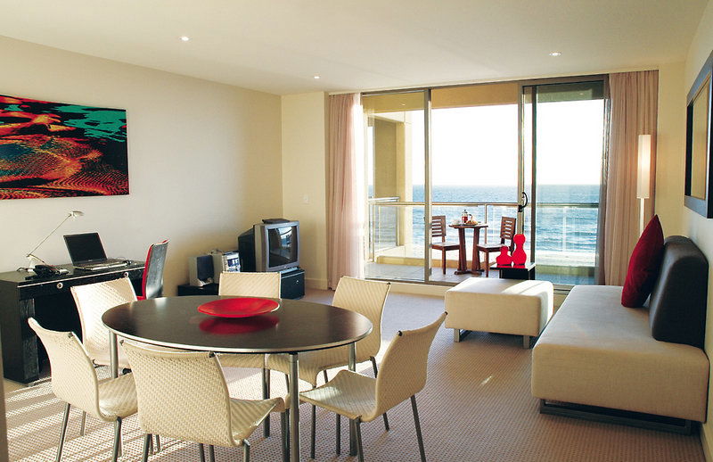 Hotel Oaks Glenelg Plaza Pier Suites