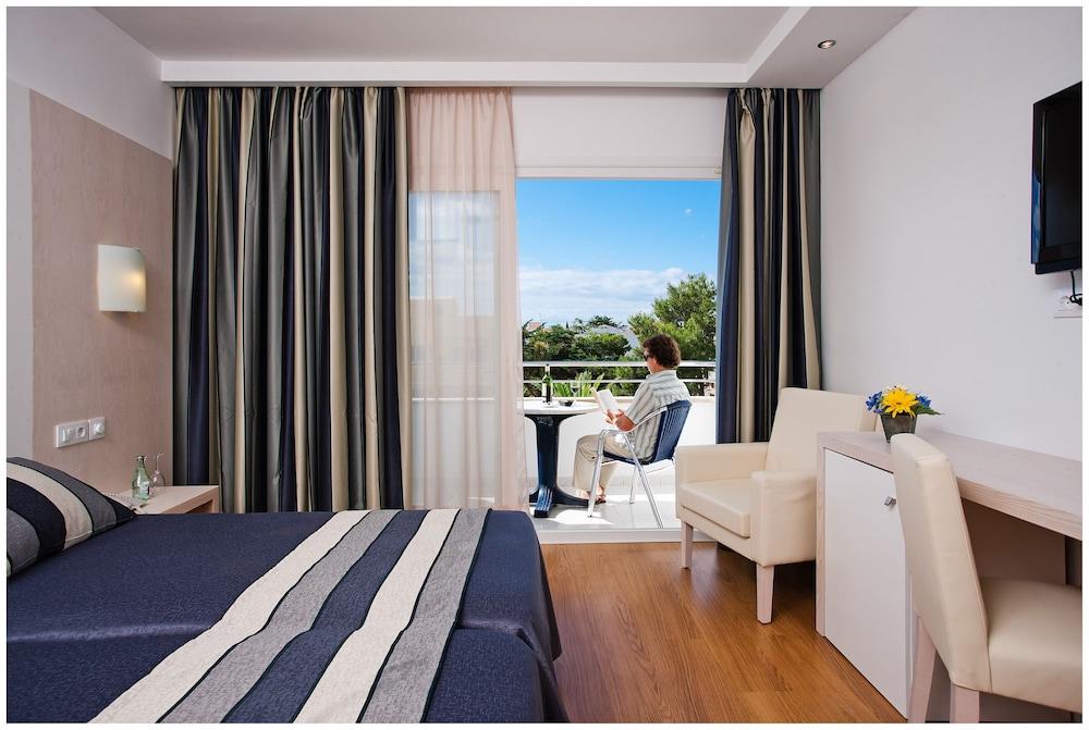 Sagitario Playa Hotel